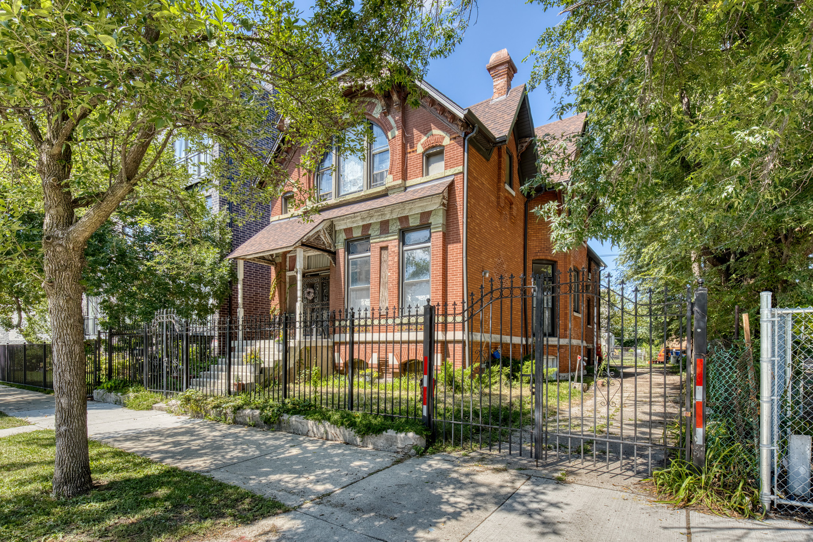 2050 W Monroe Street