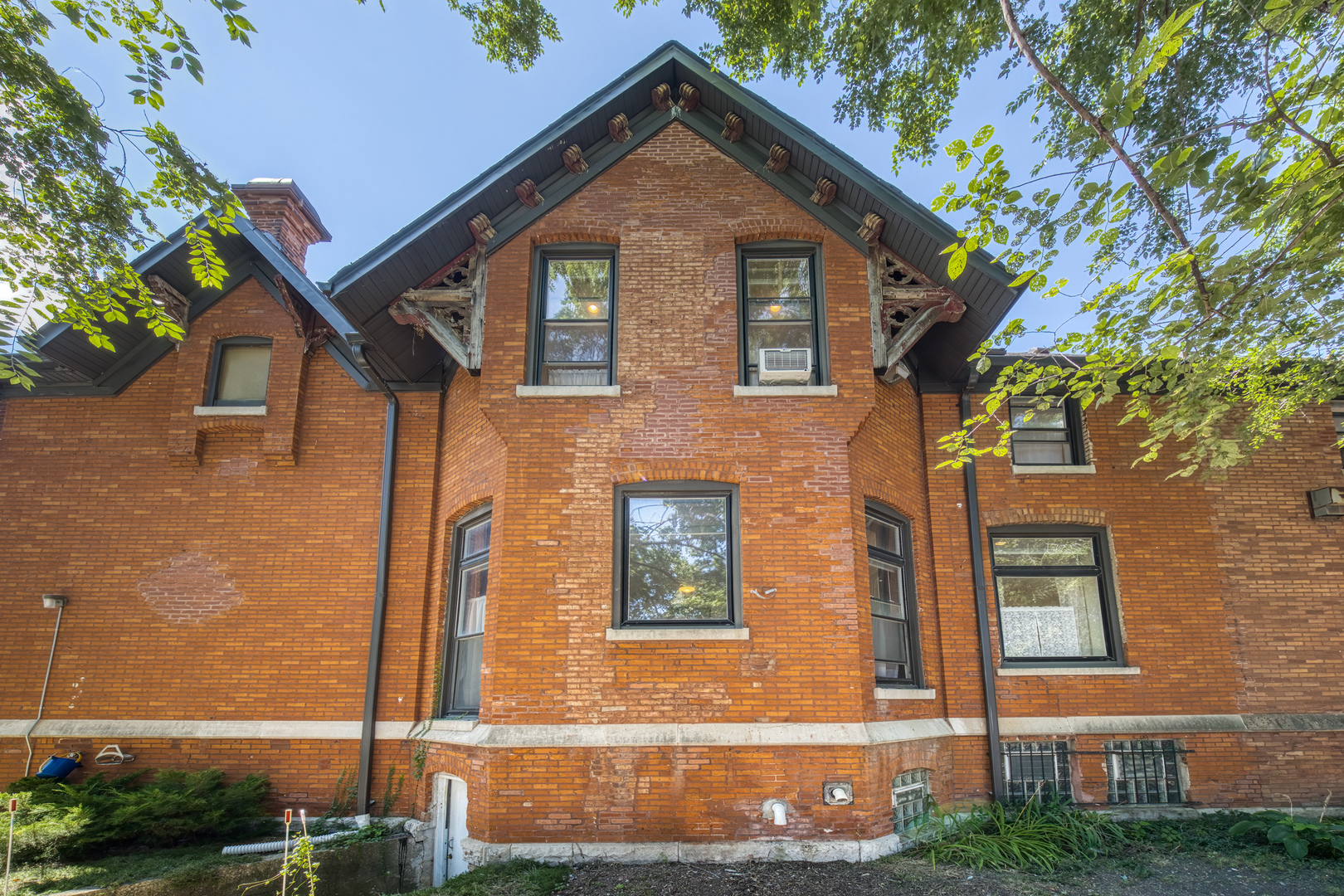 2050 W Monroe Street