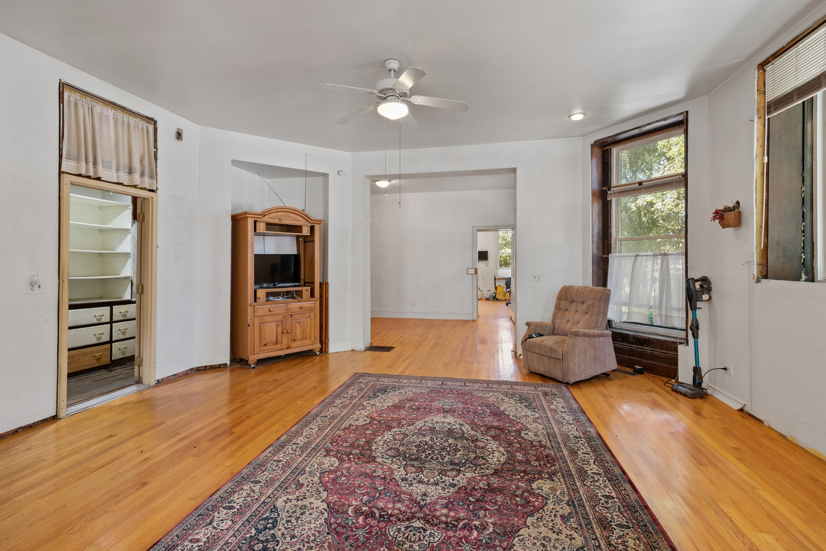 2050 W Monroe Street