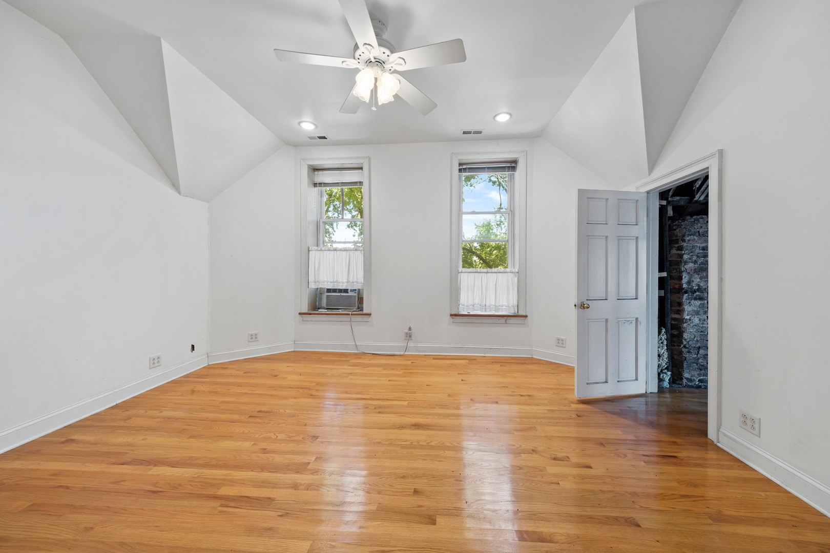 2050 W Monroe Street