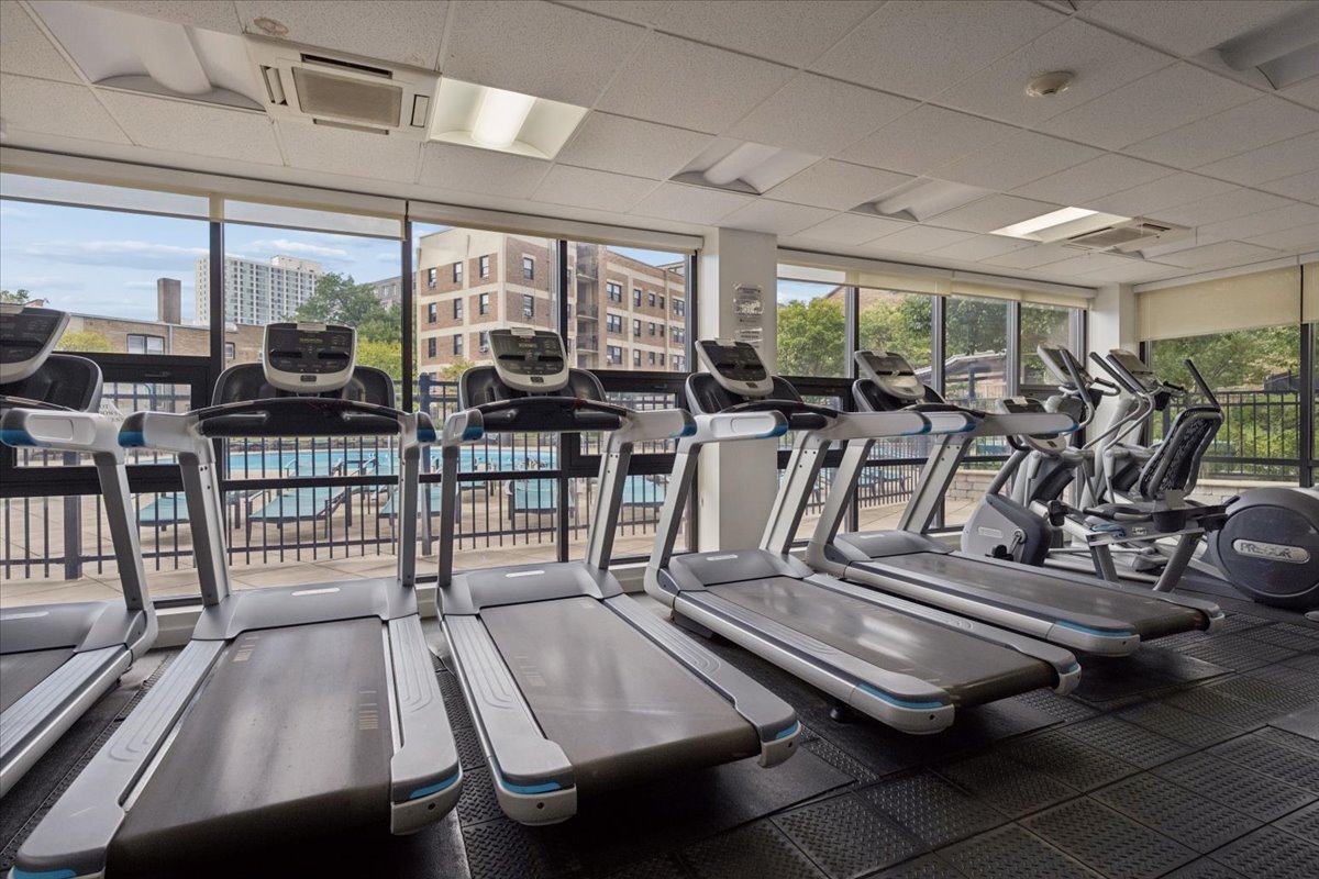 3930 N Pine Grove Avenue Unit: 2612