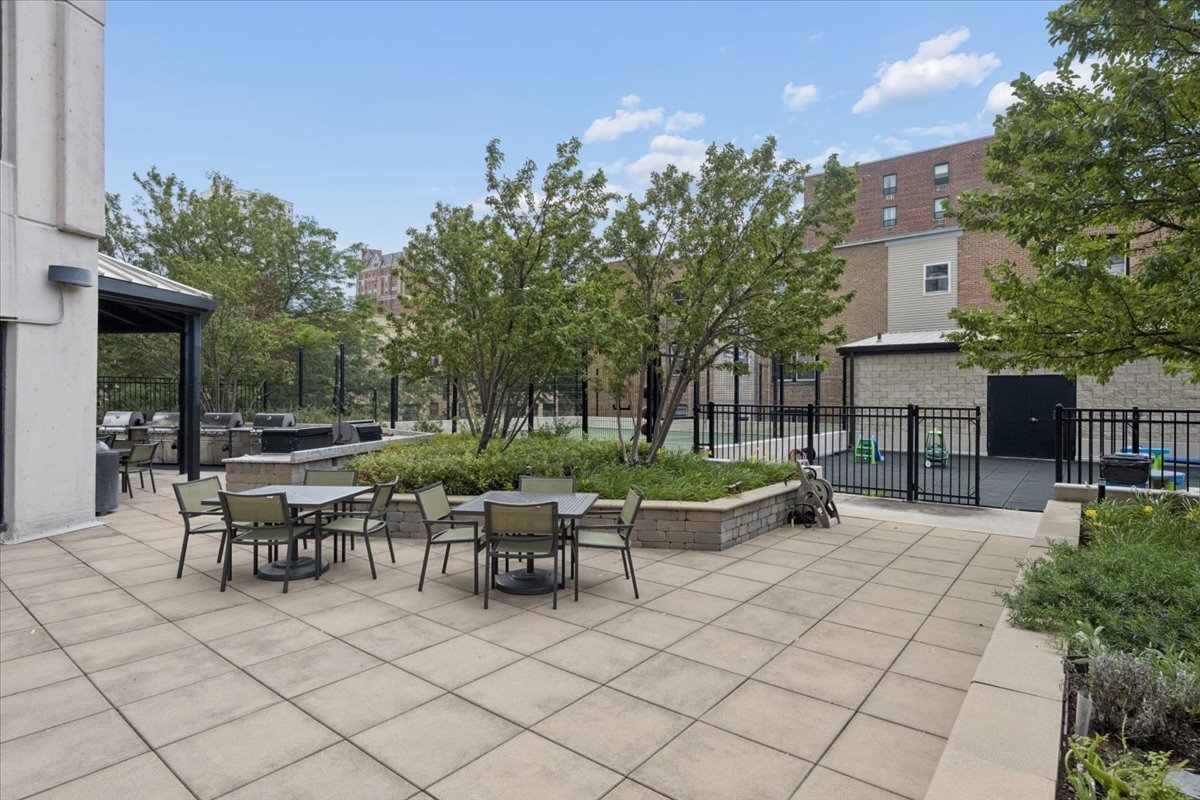 3930 N Pine Grove Avenue Unit: 2612
