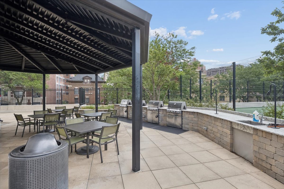 3930 N Pine Grove Avenue Unit: 2612