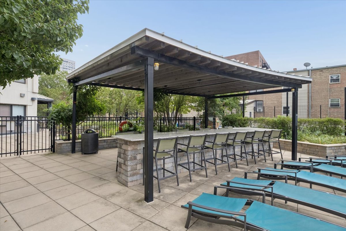 3930 N Pine Grove Avenue Unit: 2612