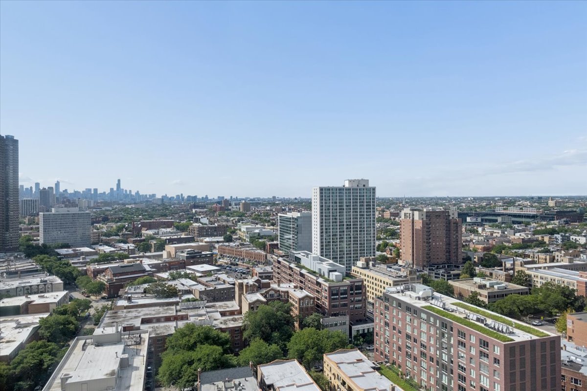 3930 N Pine Grove Avenue Unit: 2612