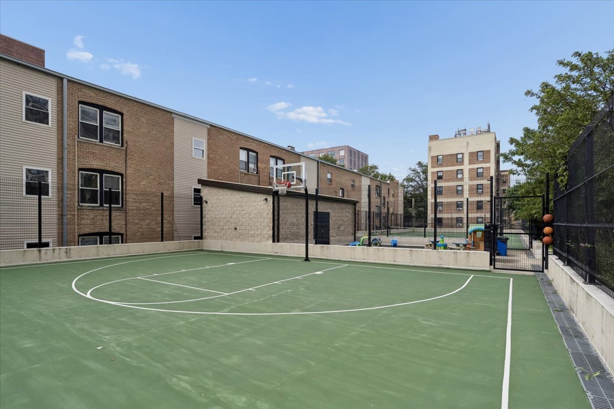 3930 N Pine Grove Avenue Unit: 2612