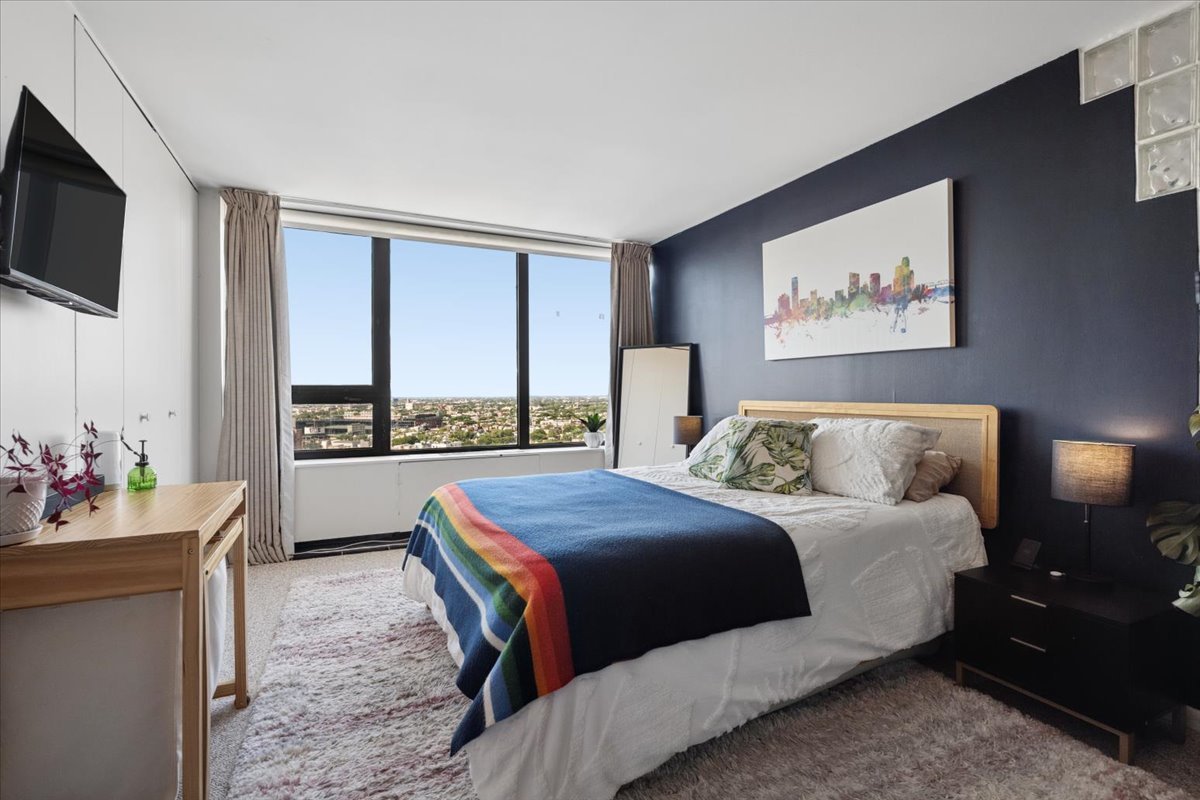3930 N Pine Grove Avenue Unit: 2612