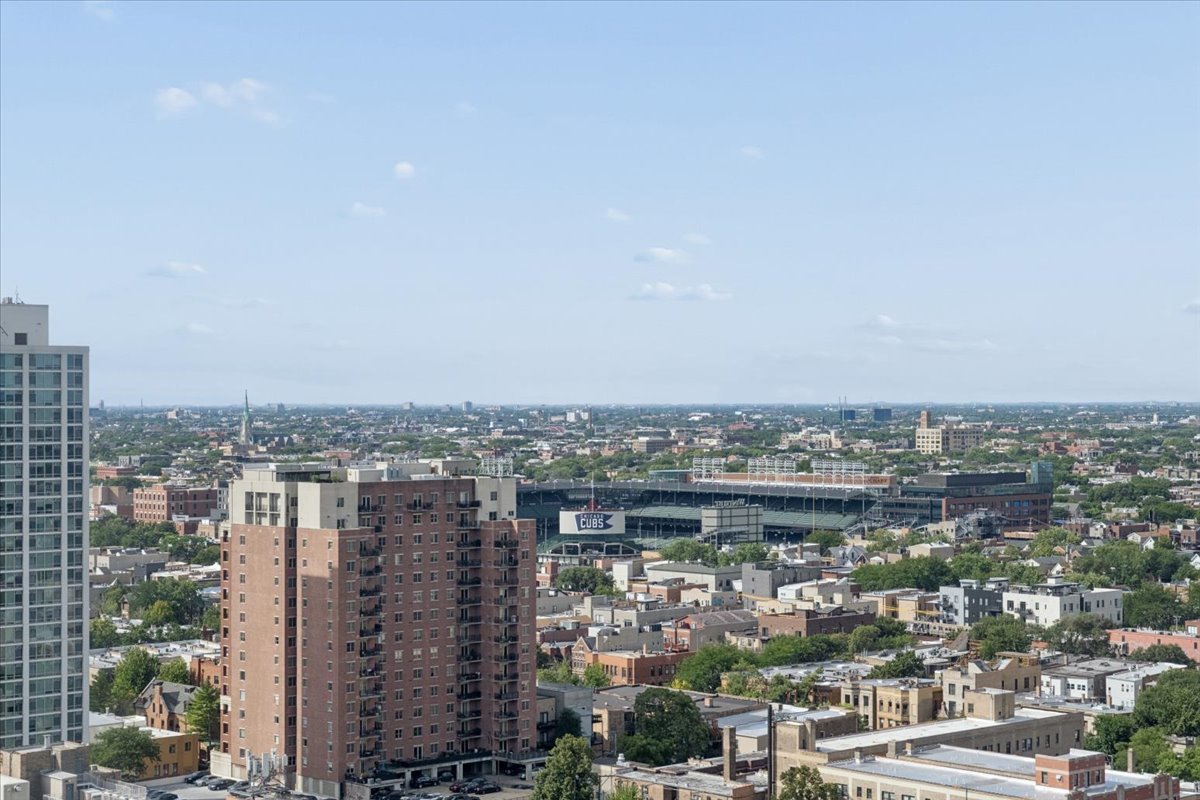 3930 N Pine Grove Avenue Unit: 2612
