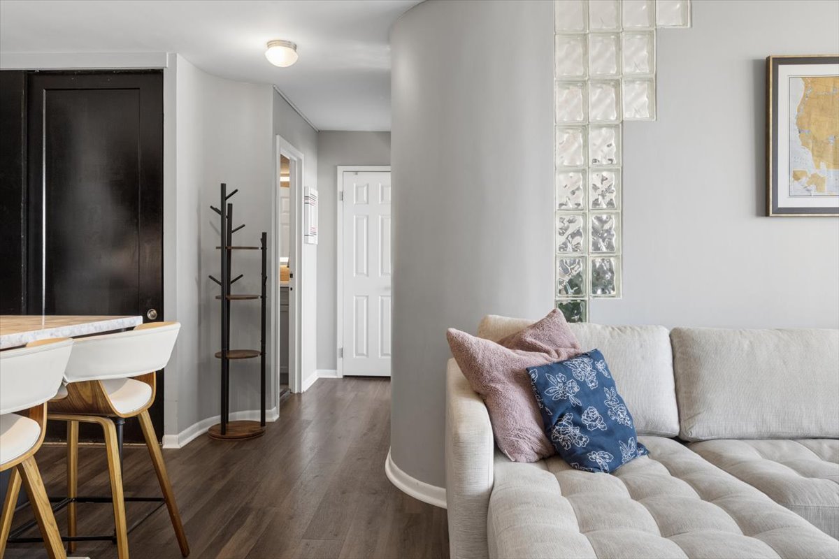 3930 N Pine Grove Avenue Unit: 2612