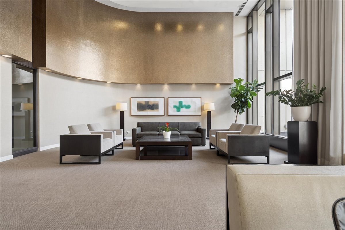 3930 N Pine Grove Avenue Unit: 2612