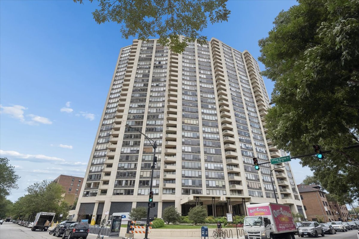3930 N Pine Grove Avenue Unit: 2612