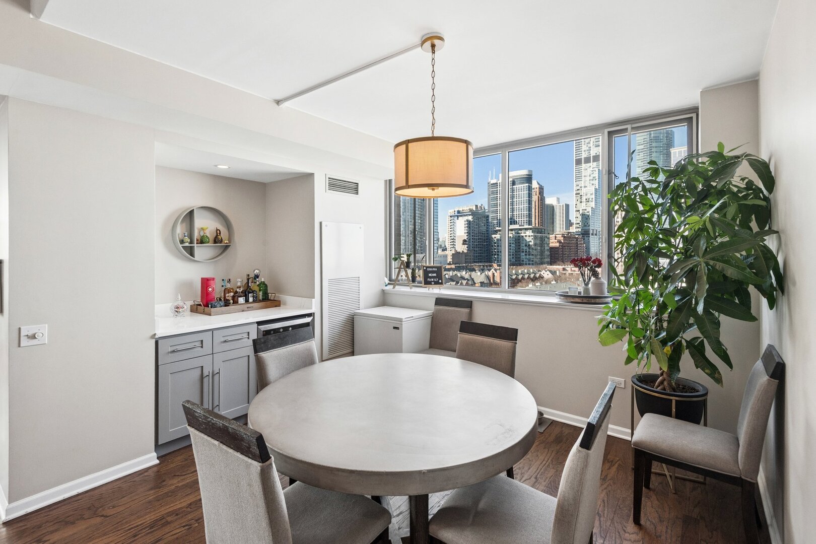 1515 S Prairie Avenue Unit: 914