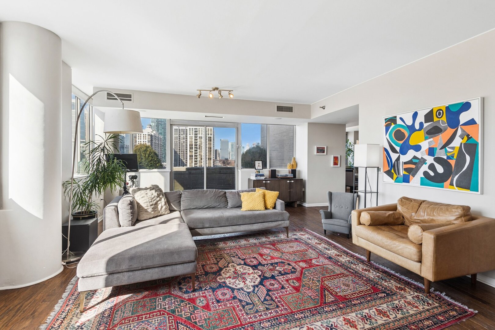 1515 S Prairie Avenue Unit: 914