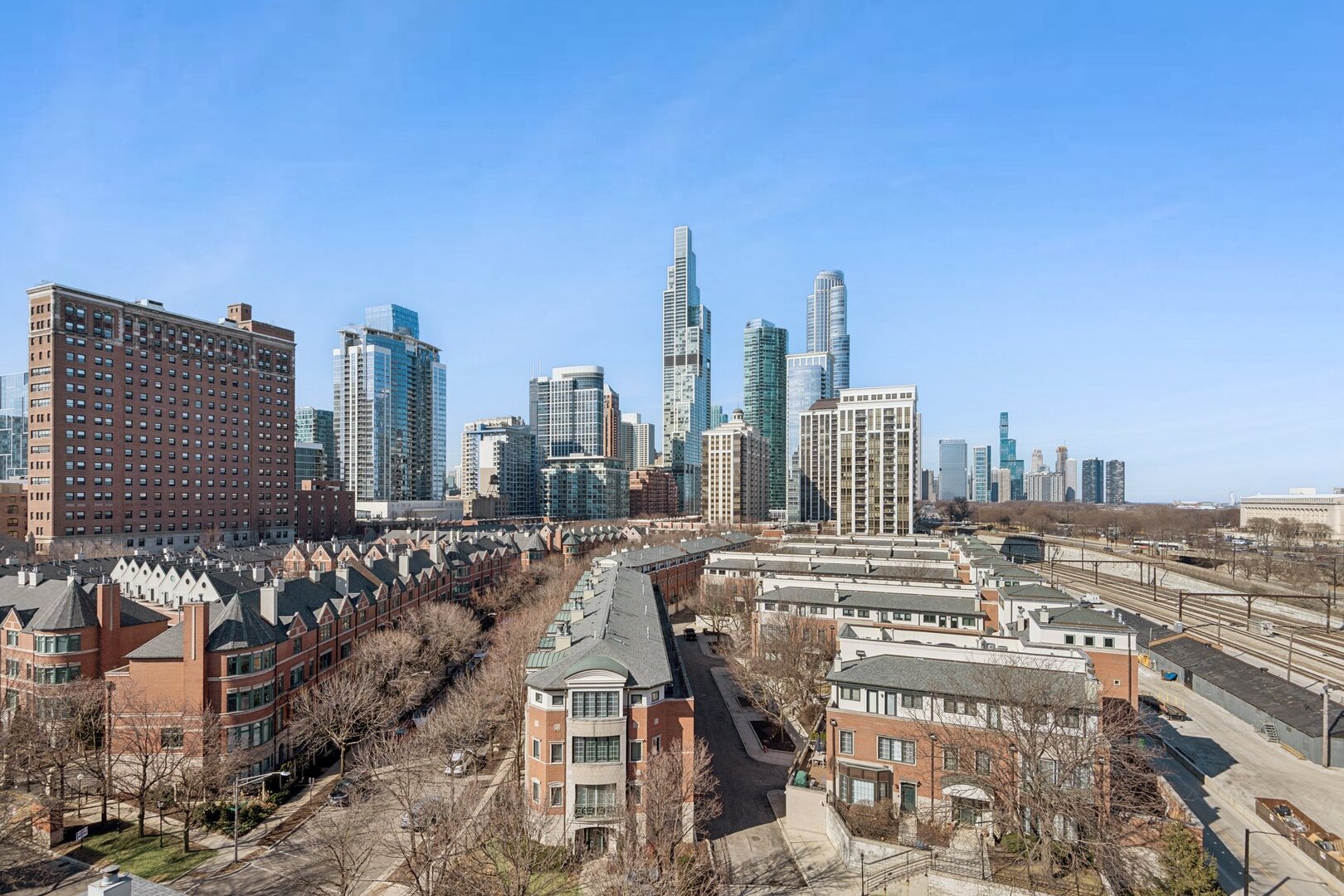 1515 S Prairie Avenue Unit: 914