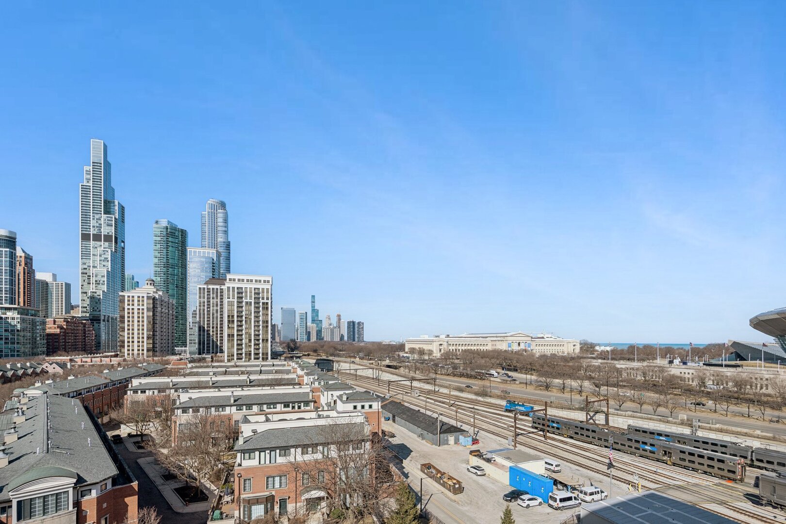 1515 S Prairie Avenue Unit: 914
