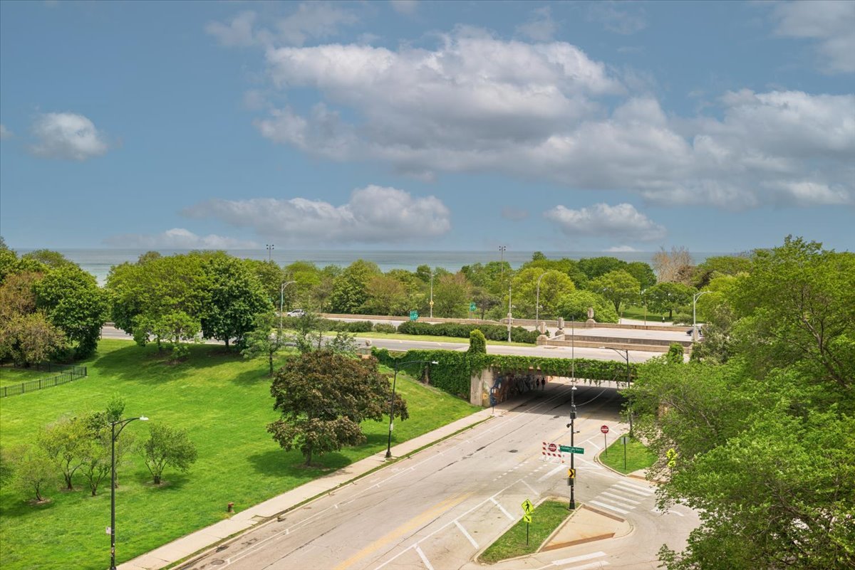 5555 N Sheridan Road Unit: 515