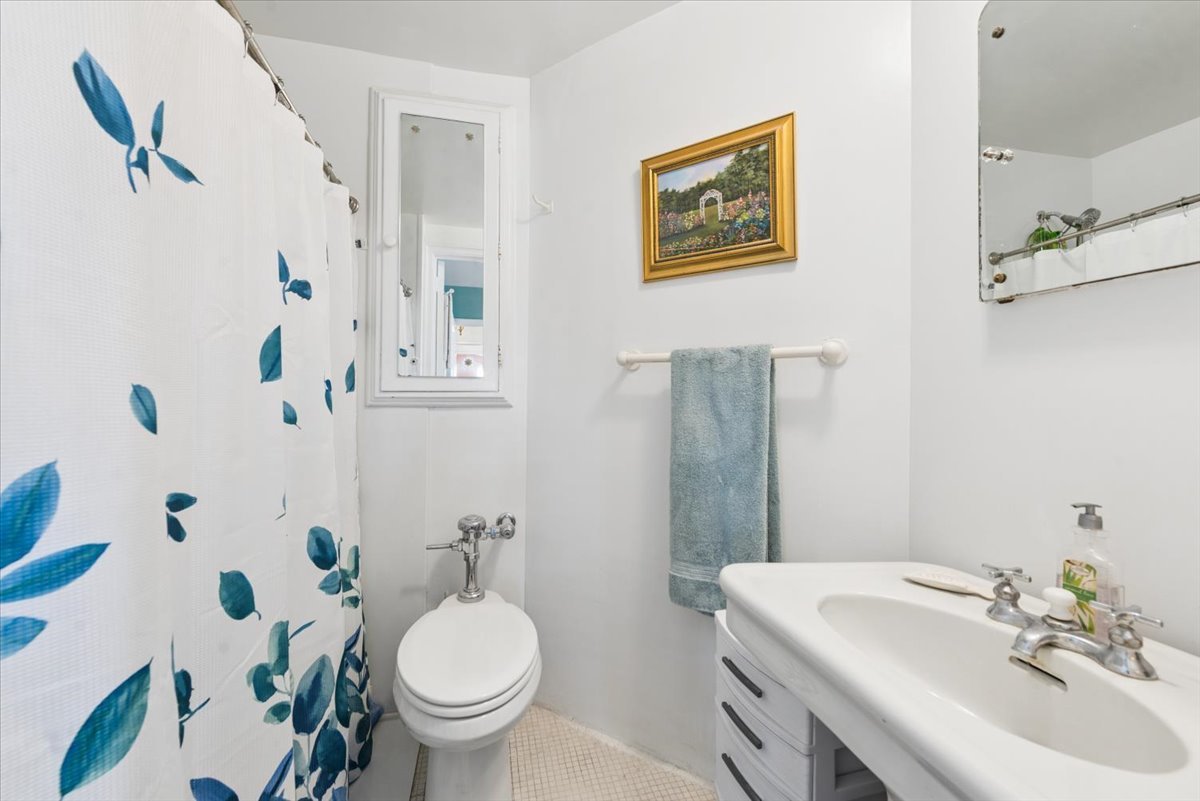 5555 N Sheridan Road Unit: 515