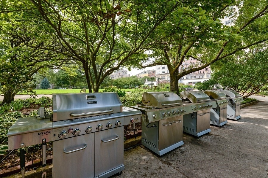 5555 N Sheridan Road Unit: 515