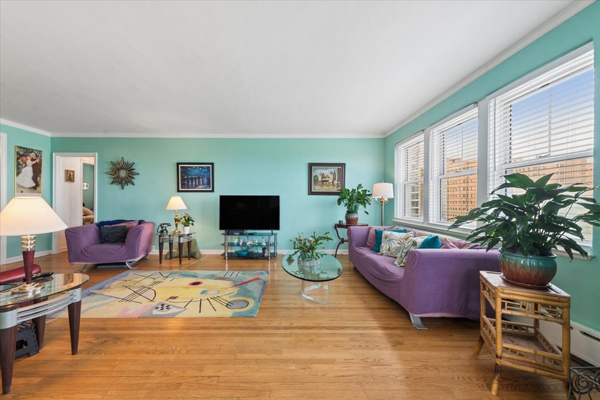 5555 N Sheridan Road Unit: 515