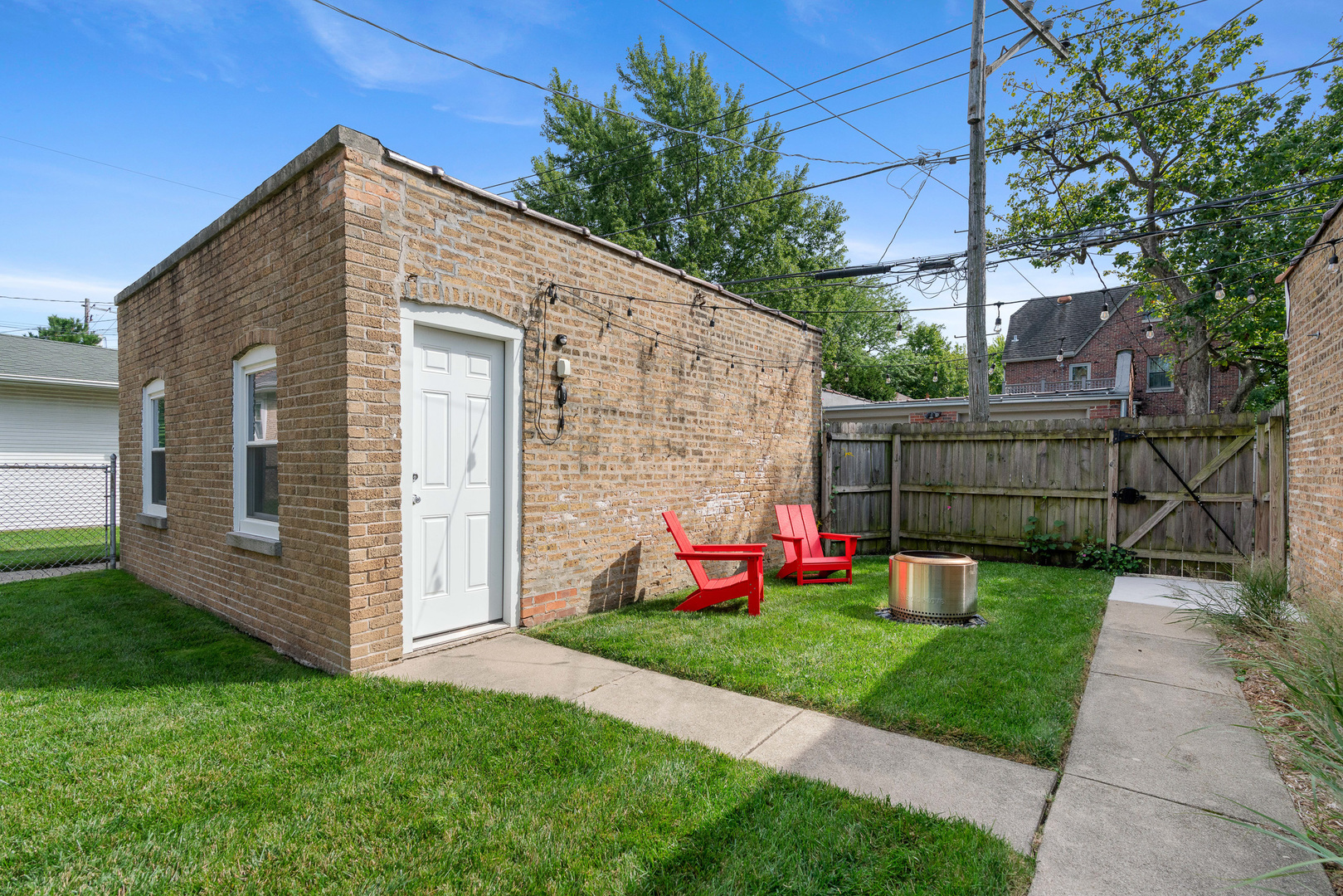 2637 W Coyle Avenue