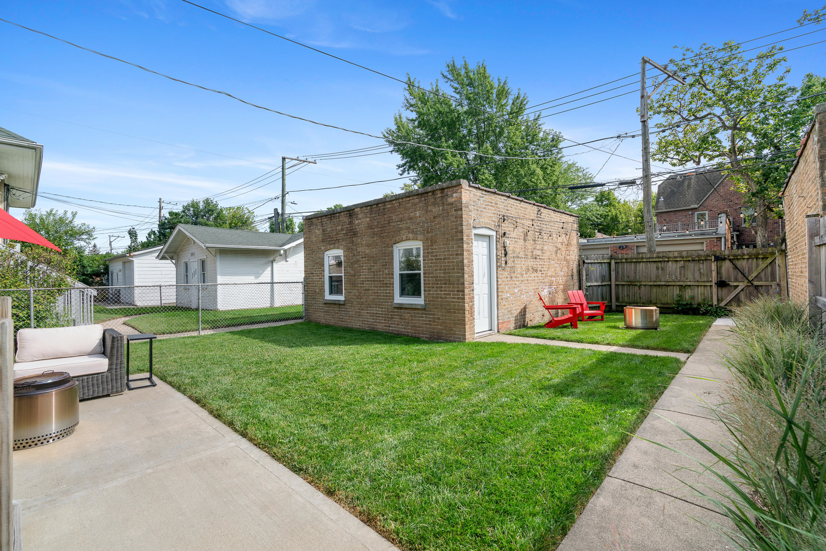 2637 W Coyle Avenue