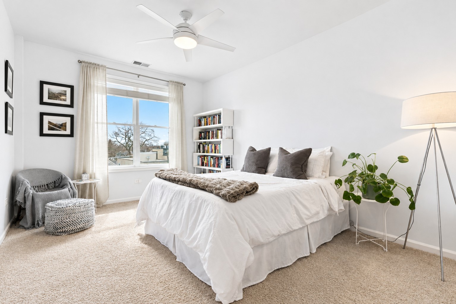 2040 W Belmont Avenue Unit: 405