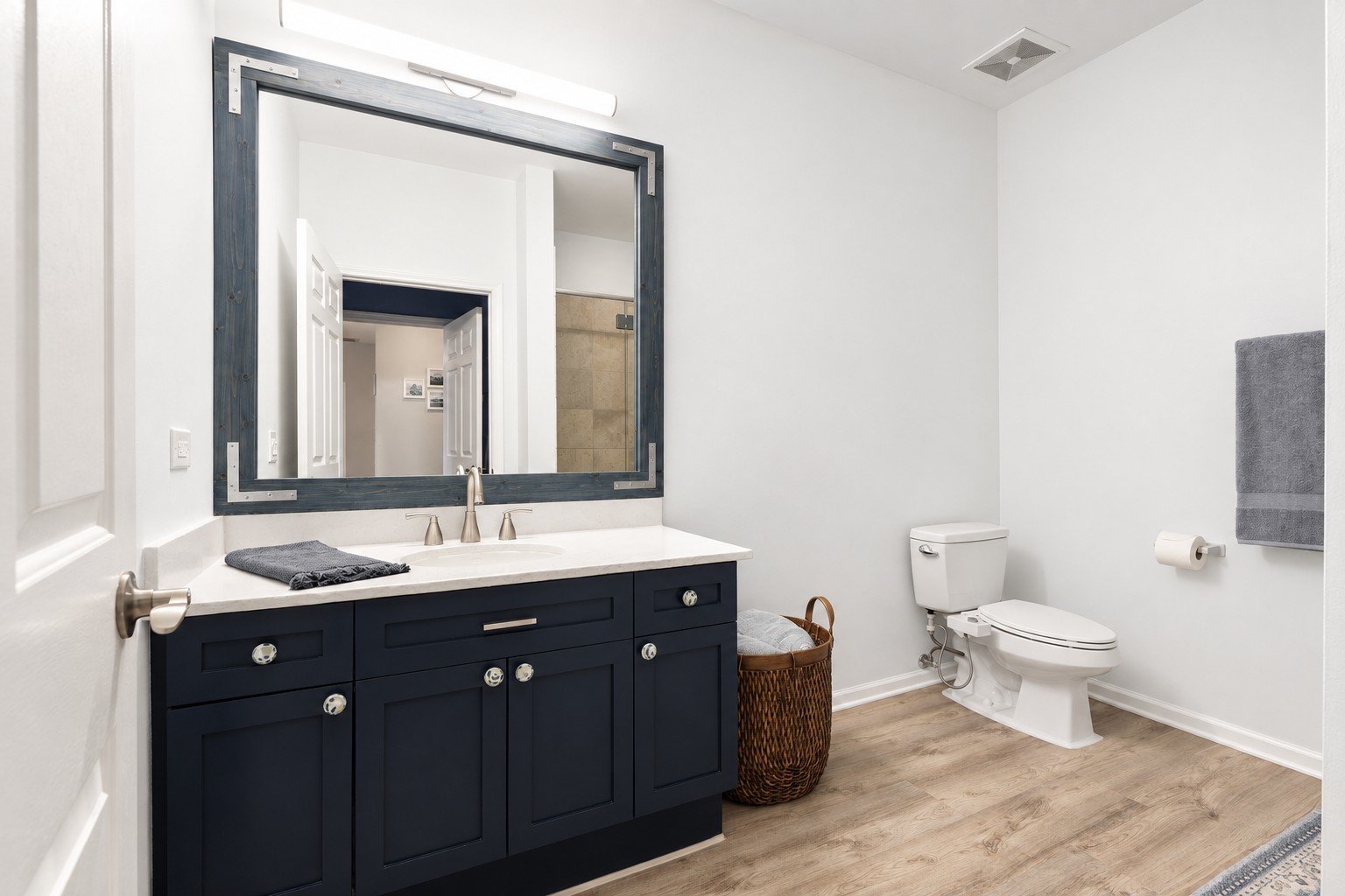2040 W Belmont Avenue Unit: 405