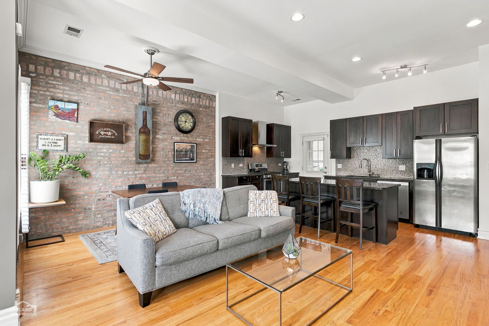 746 W Cornelia Avenue Unit: 3W