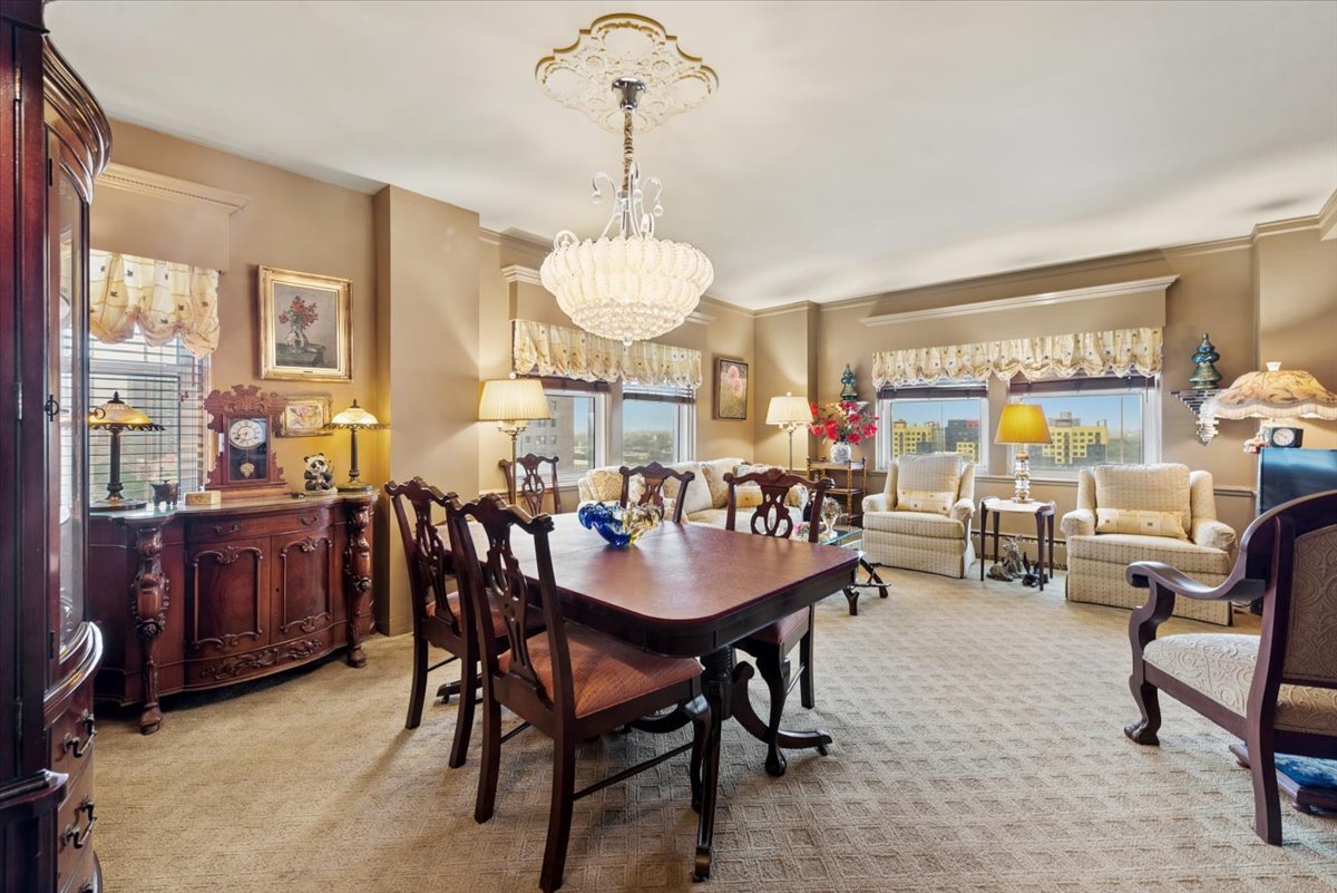 5555 N Sheridan Road Unit: 1007