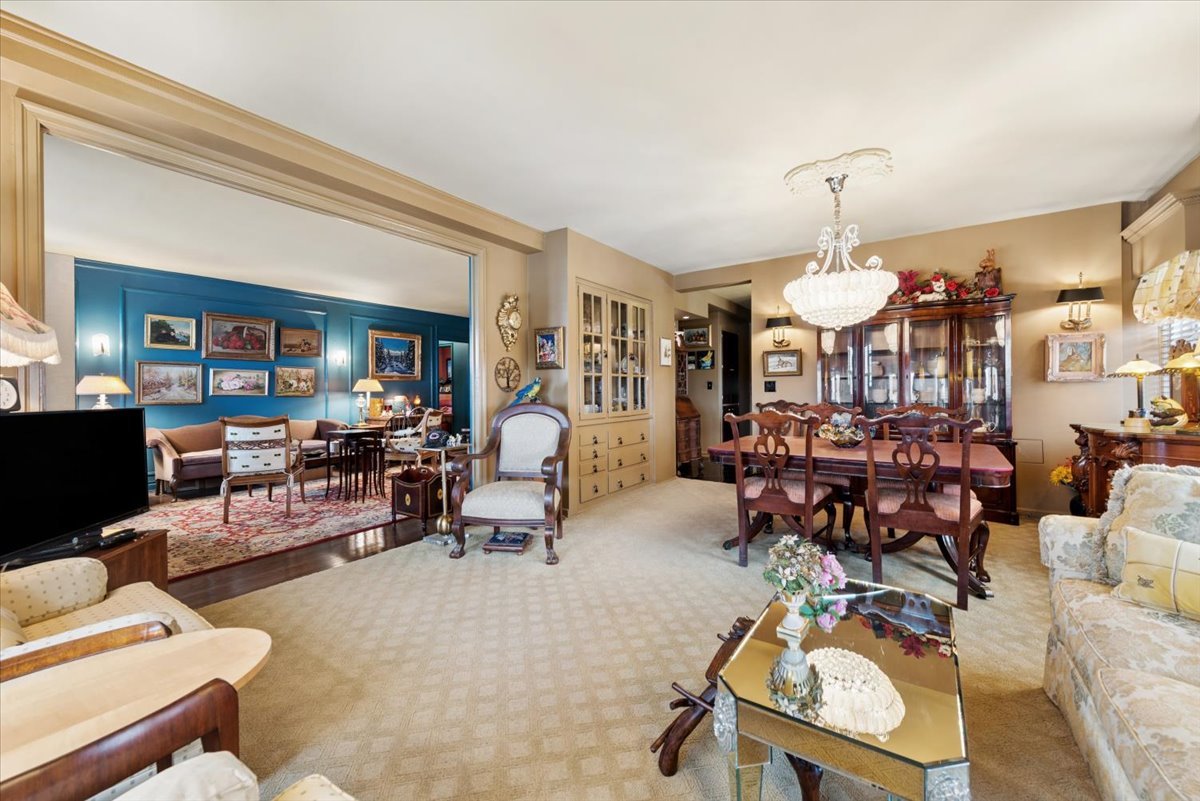 5555 N Sheridan Road Unit: 1007