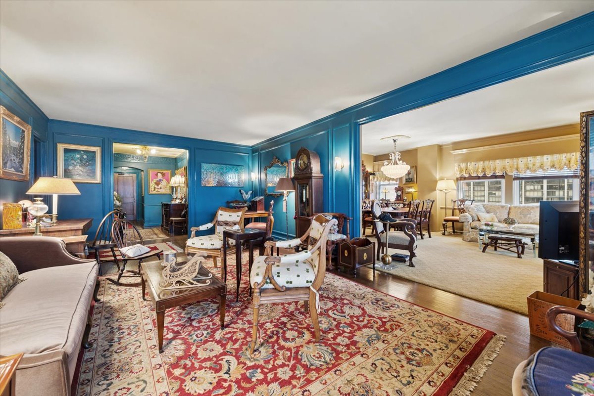 5555 N Sheridan Road Unit: 1007
