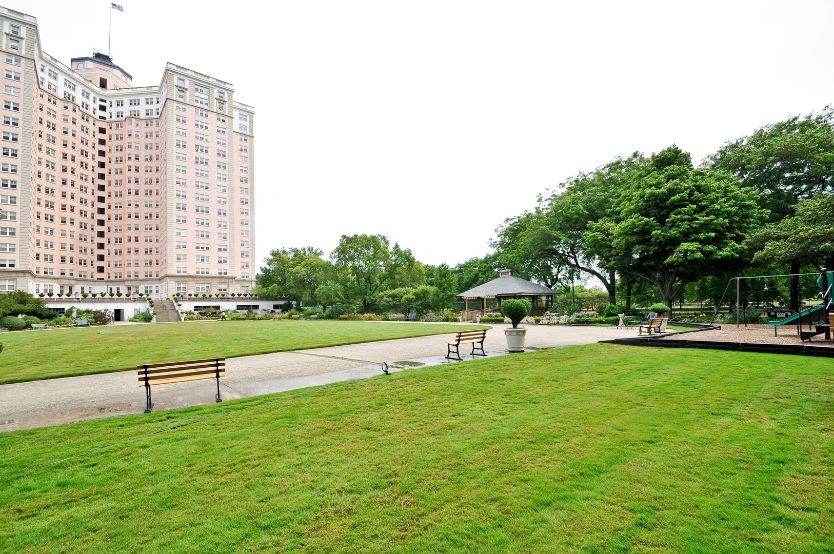 5555 N Sheridan Road Unit: 1007