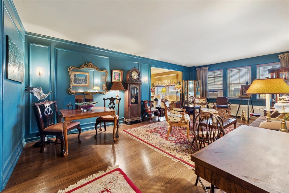 5555 N Sheridan Road Unit: 1007