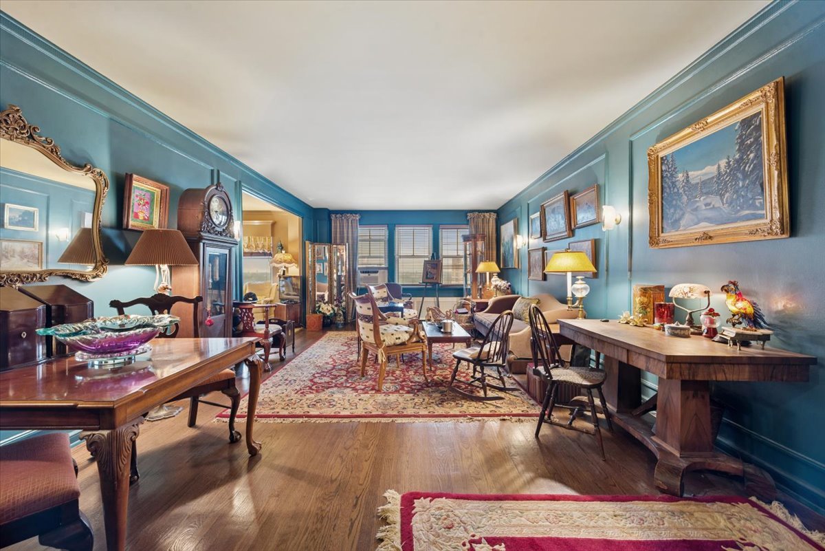 5555 N Sheridan Road Unit: 1007