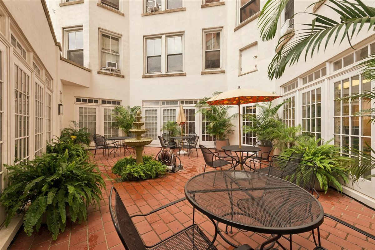 5555 N Sheridan Road Unit: 1007