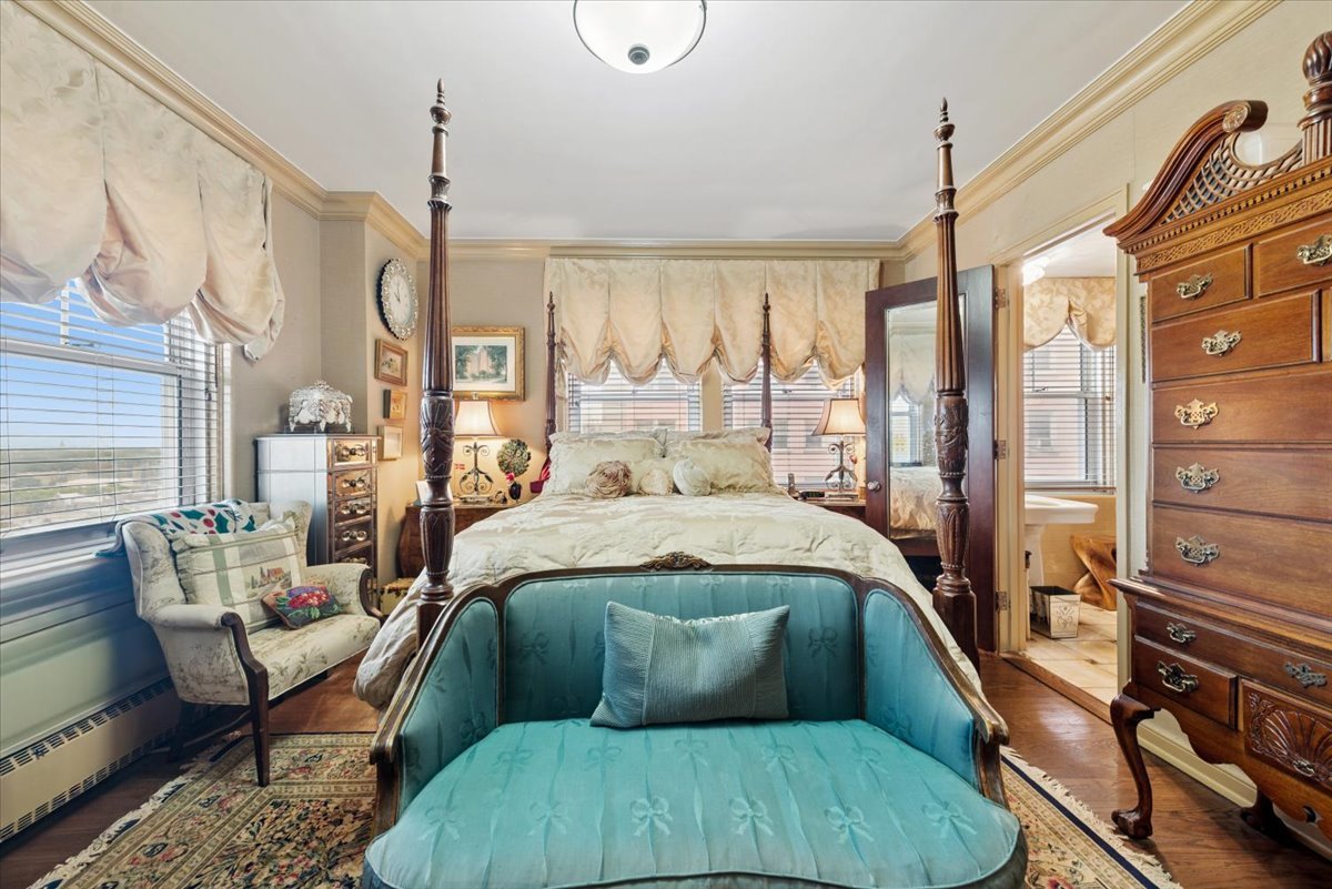 5555 N Sheridan Road Unit: 1007