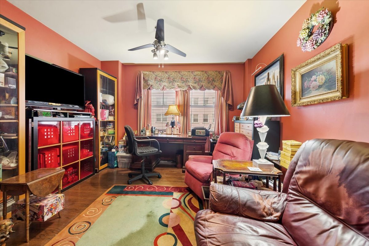 5555 N Sheridan Road Unit: 1007