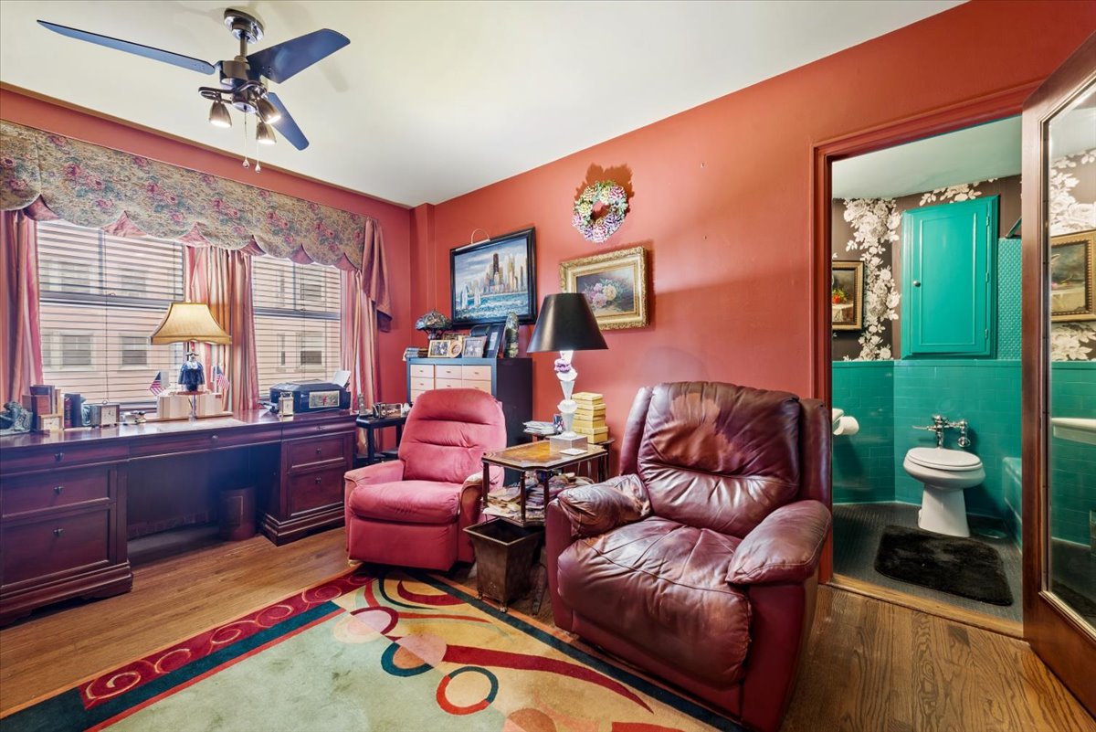 5555 N Sheridan Road Unit: 1007