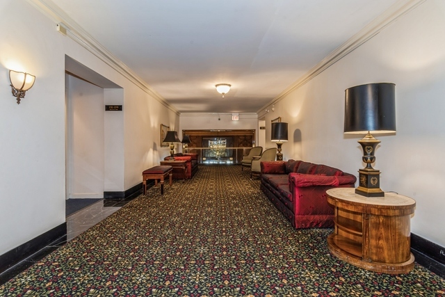 5555 N Sheridan Road Unit: 1007