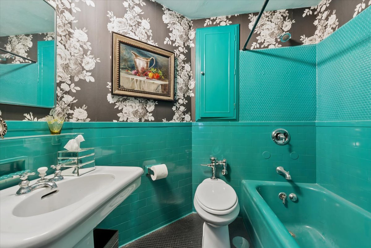 5555 N Sheridan Road Unit: 1007