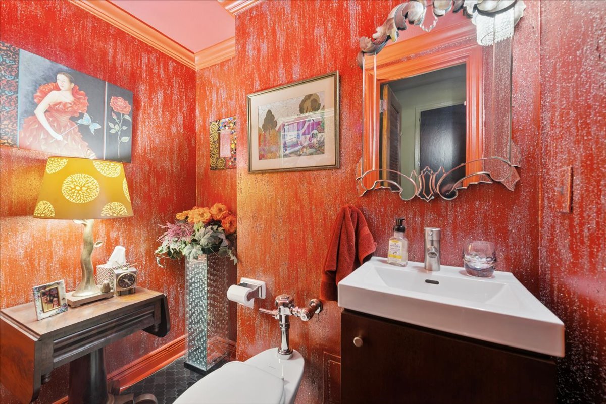 5555 N Sheridan Road Unit: 1007