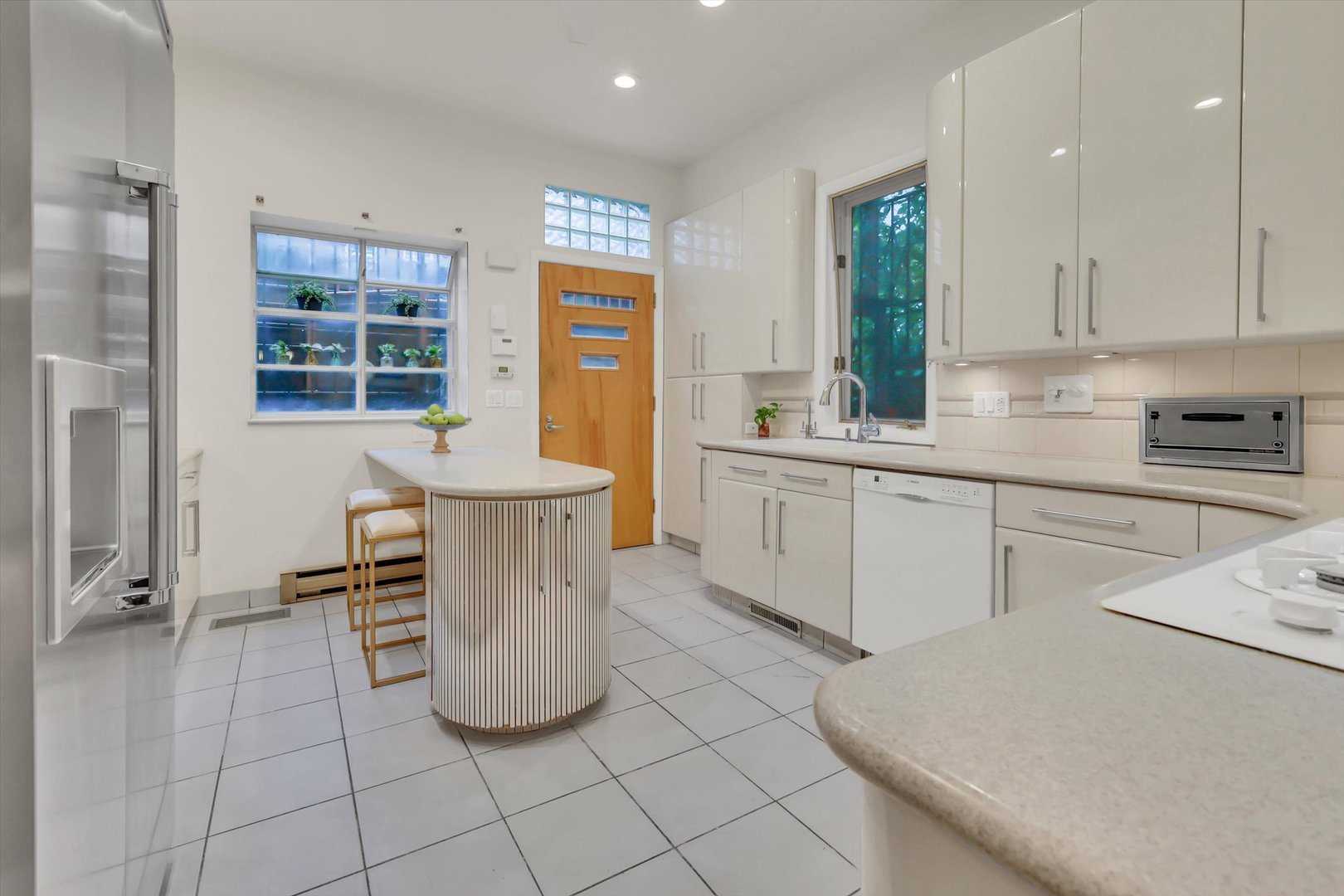 1034 N La Salle Drive
