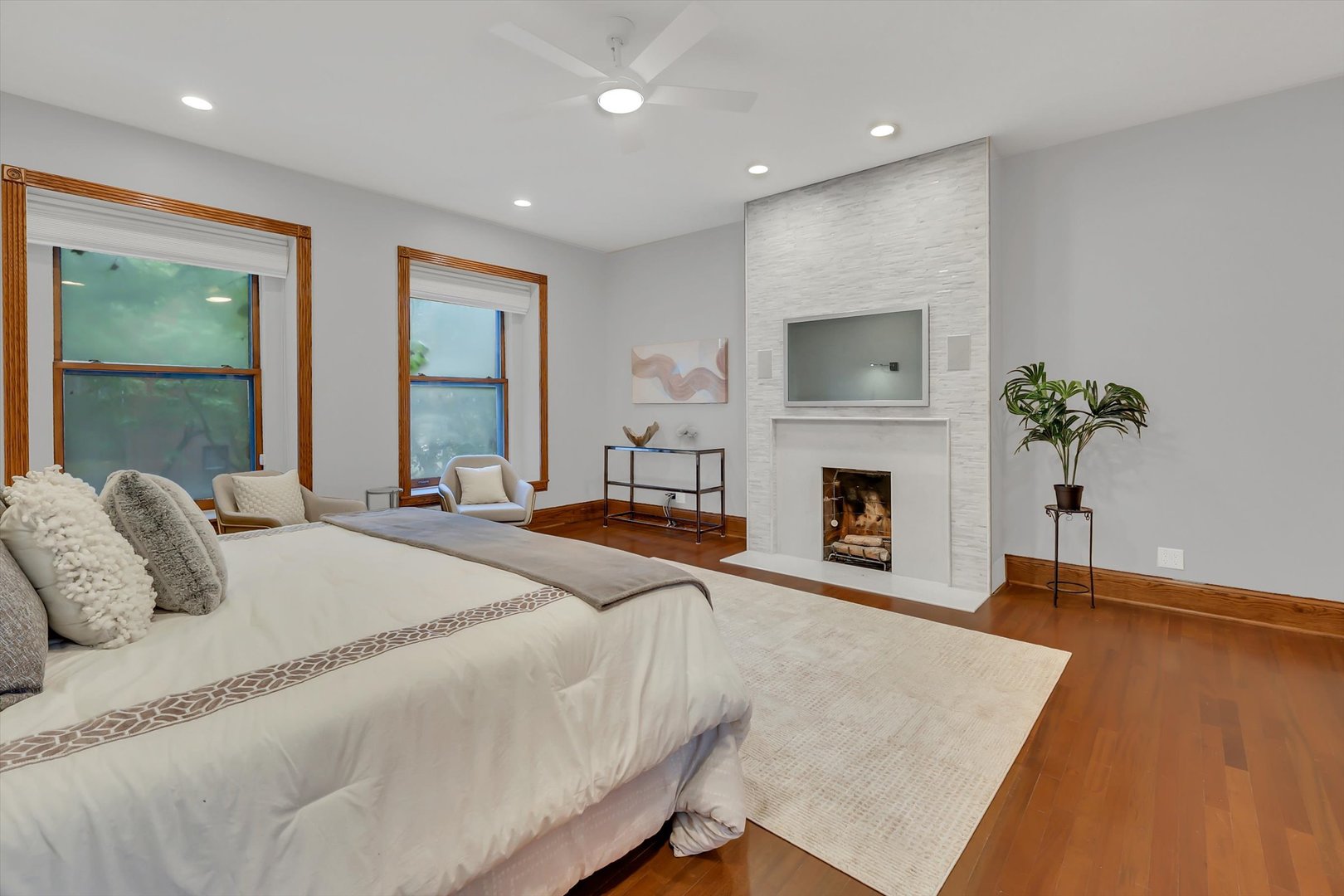 1034 N La Salle Drive