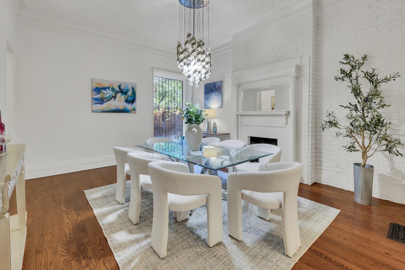 1034 N La Salle Drive