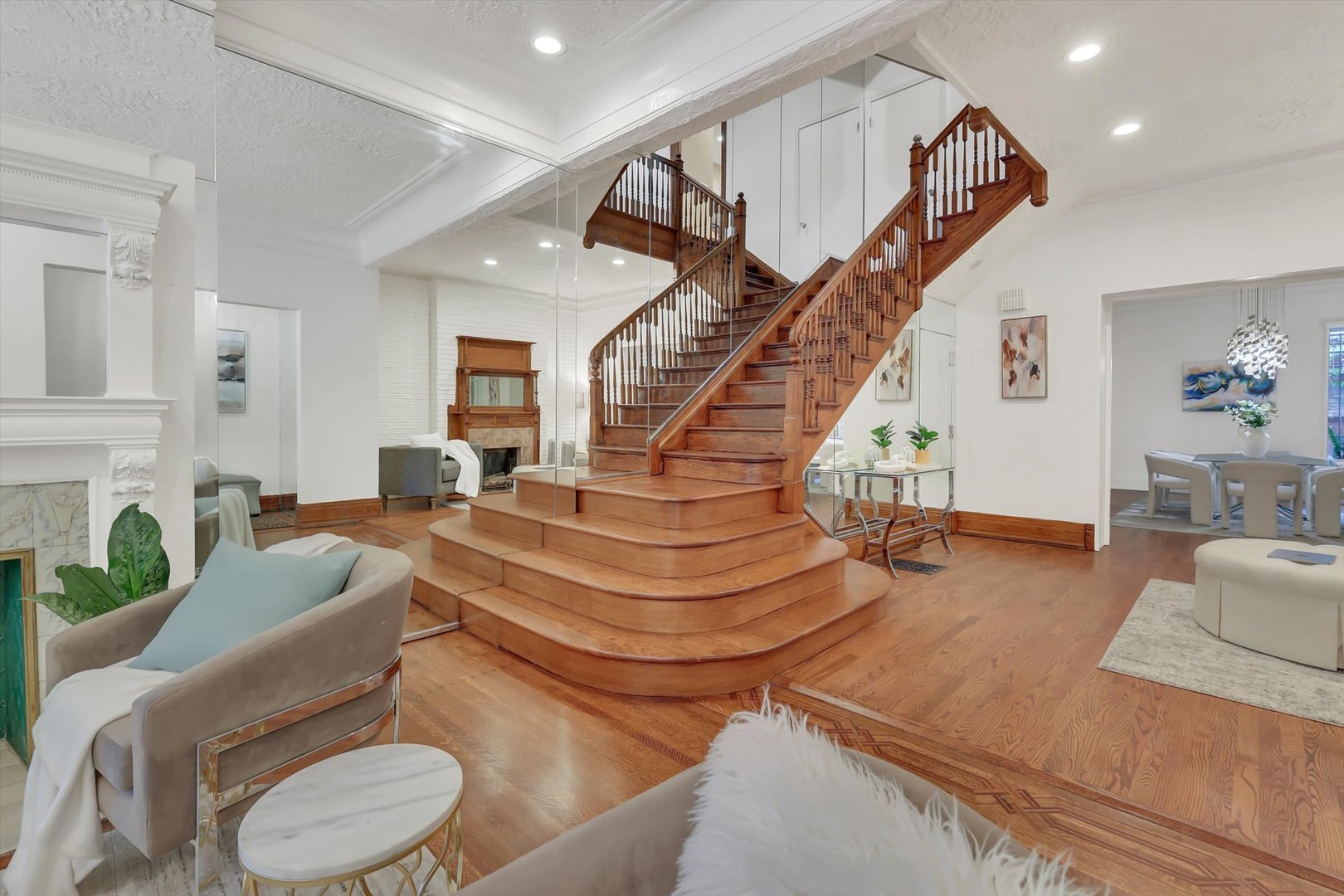 1034 N La Salle Drive