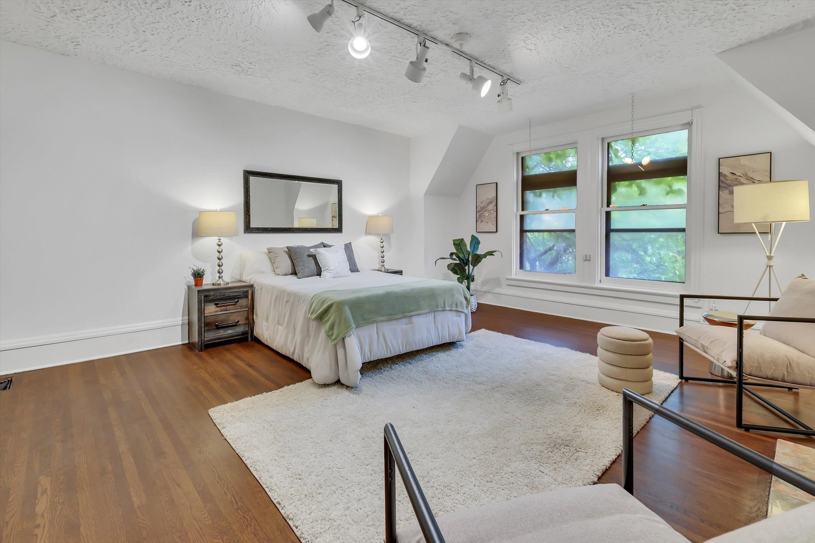 1034 N La Salle Drive