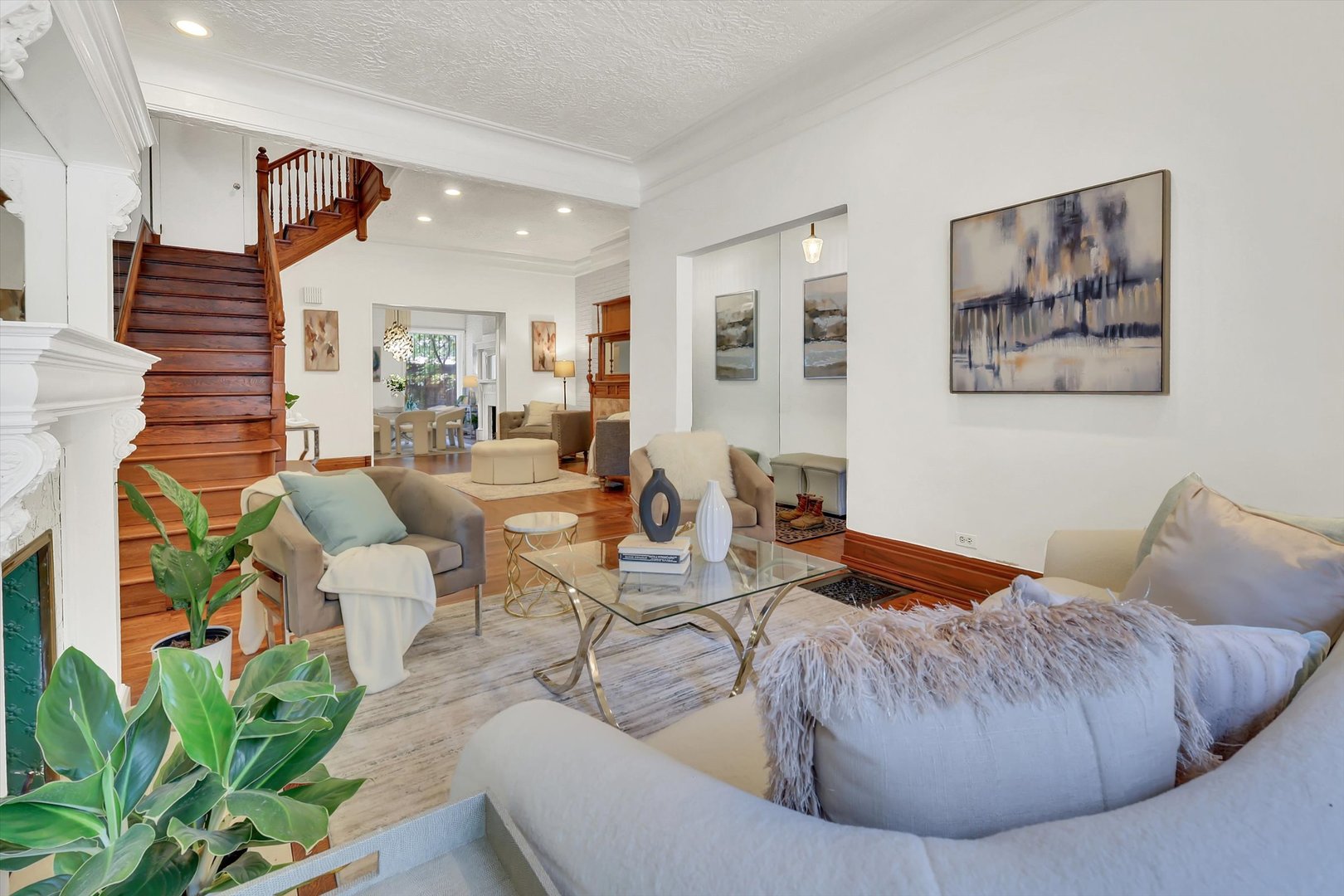 1034 N La Salle Drive