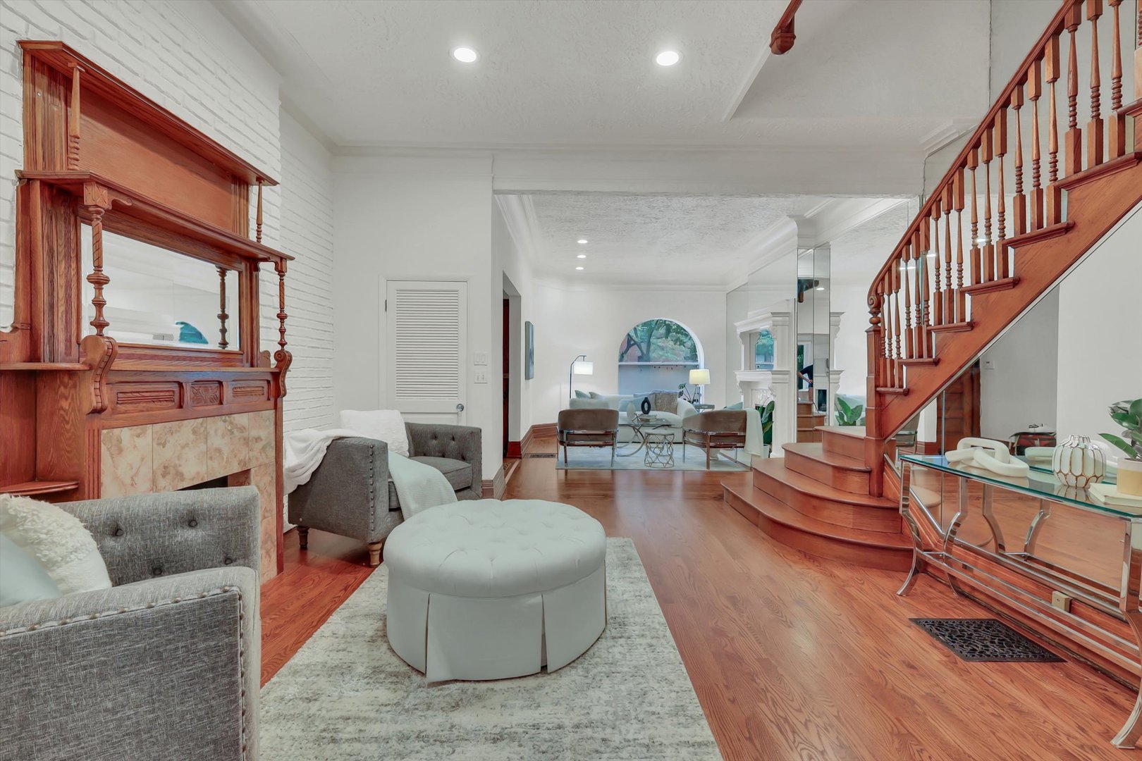 1034 N La Salle Drive