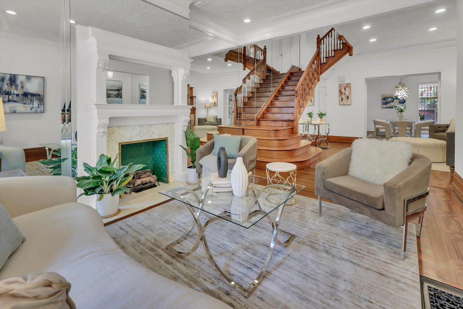 1034 N La Salle Drive