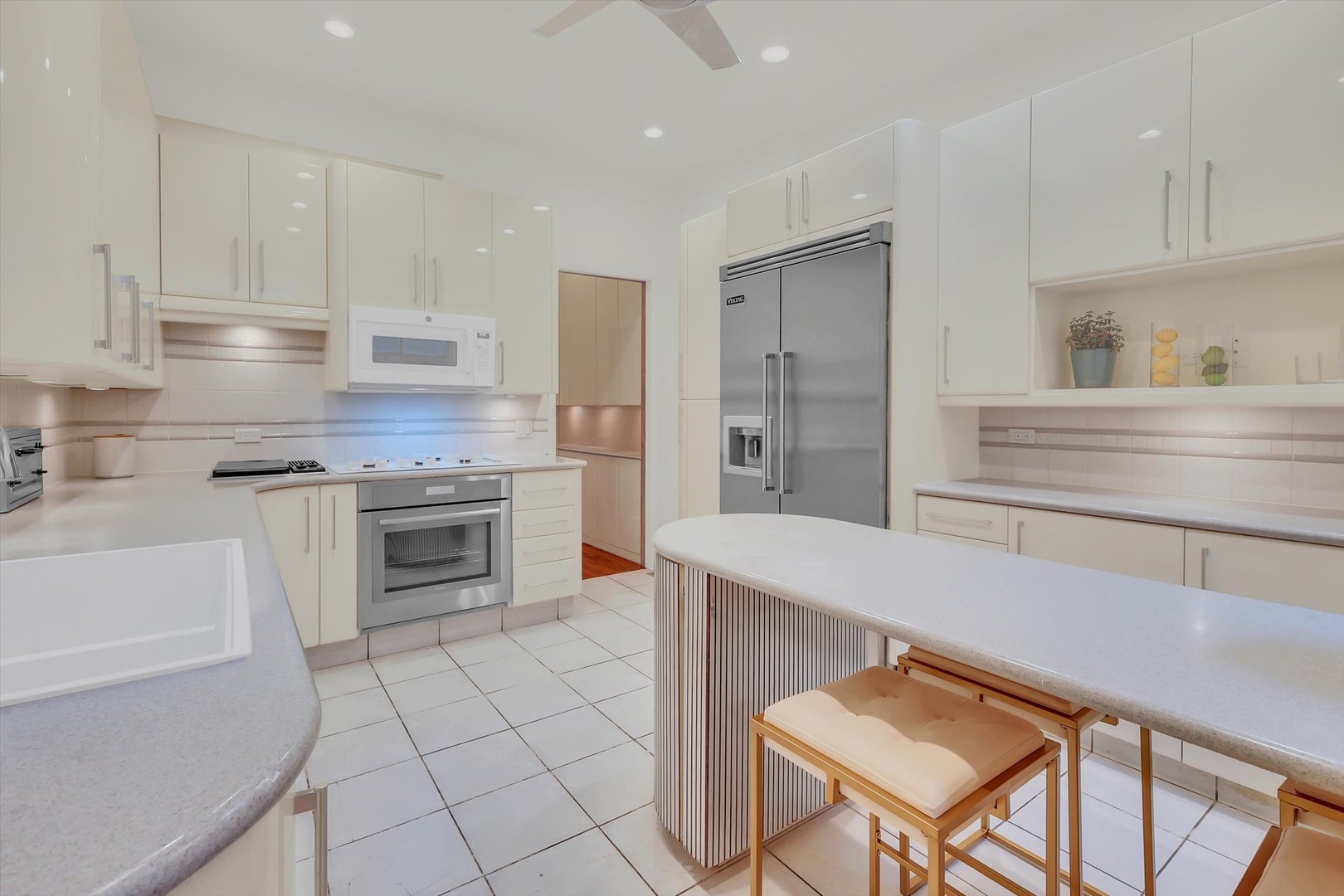 1034 N La Salle Drive
